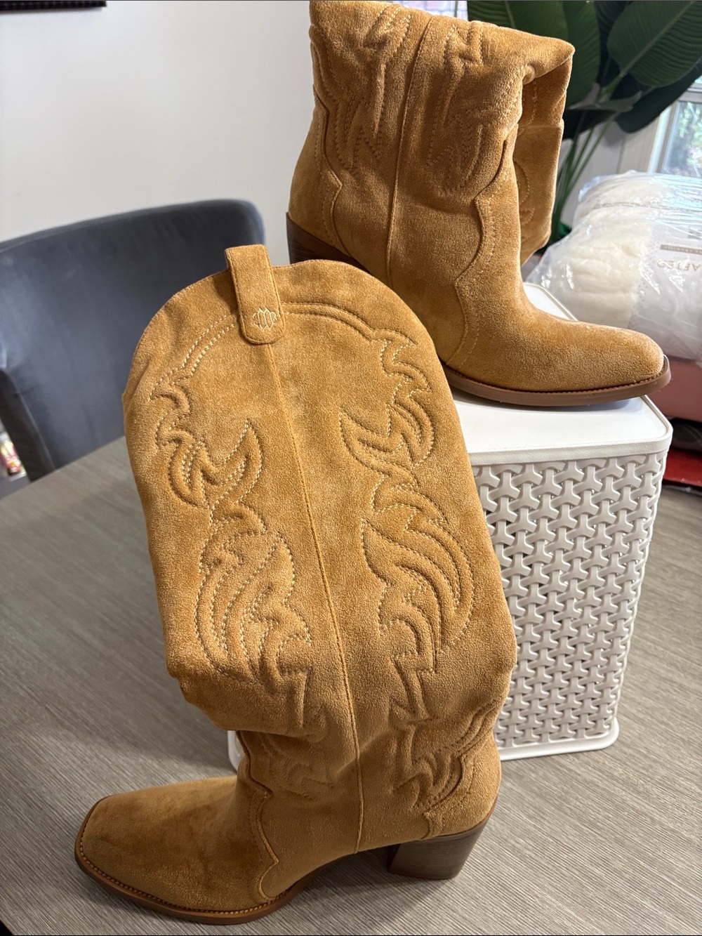Women's Suede Western Heeled Boots - Tan